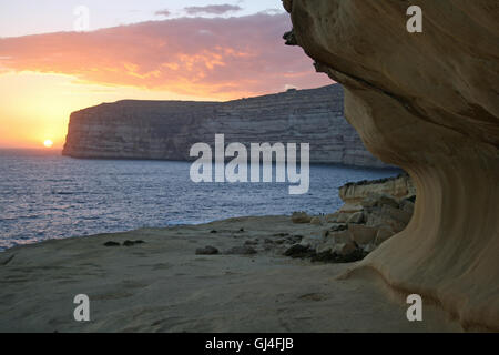 Xlendi Bay bei Sonnenuntergang Stockfoto