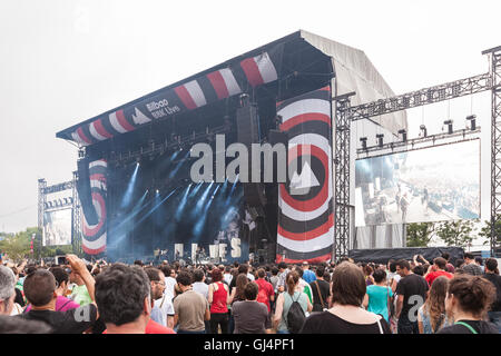 Indie-Musik-Fans auf Bilbao BBK 3-tägige Musikfestival veranstaltet jährlich im Juli, Baskenland, Spanien. Stockfoto