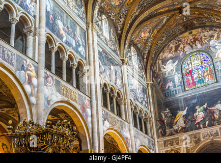 Im Inneren der Kathedrale Santa Maria Assunta von Parma. Emilia-Romagna. Italien. Stockfoto