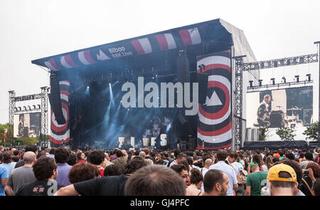 Indie-Musik-Fans auf Bilbao BBK 3-tägige Musikfestival veranstaltet jährlich im Juli, Baskenland, Spanien. Stockfoto