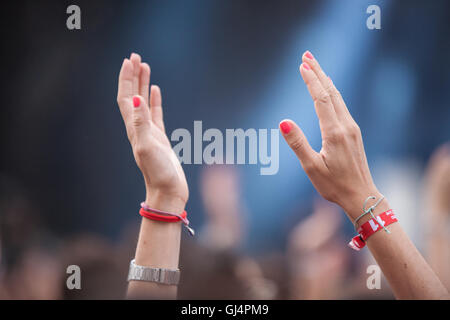 Indie-Musik-Fans auf Bilbao BBK 3-tägige Musikfestival veranstaltet jährlich im Juli, Baskenland, Spanien. Stockfoto