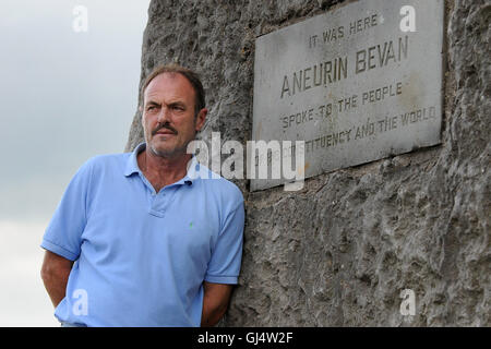 Großneffe Howard Bevan, Aneurin Bevan Gründer des NHS in der Gedenkstätte Aneurin Bevan in Tredegar, Wales. Stockfoto