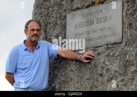 Großneffe Howard Bevan, Aneurin Bevan Gründer des NHS in der Gedenkstätte Aneurin Bevan in Tredegar, Wales. Stockfoto