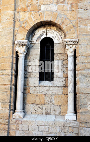 Architektonisches Detail von die Kirche von Saintes-Maries-de-la-Mer in der Camargue. Stockfoto