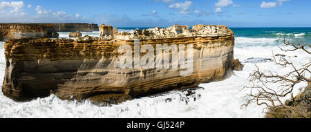 Panoramablick von der Razorback Felsformation im Port Campbell National Park entlang der Great Ocean Road. Stockfoto