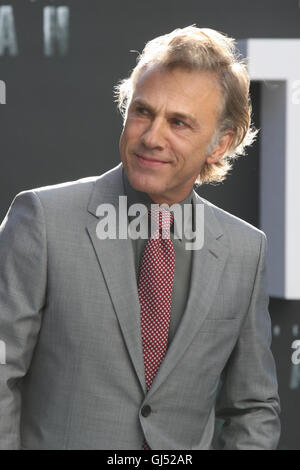 LONDON - 5. Juli 2016: Christoph Waltz besucht die Europa-Premiere von die Legende von Tarzan im Odeon Leicester Square auf Stockfoto