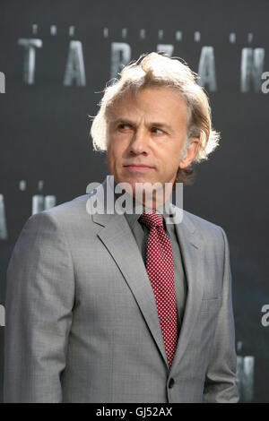 LONDON - 5. Juli 2016: Christoph Waltz besucht die Europa-Premiere von die Legende von Tarzan im Odeon Leicester Square auf Stockfoto