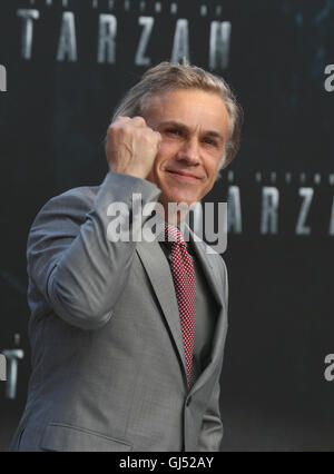 LONDON - 5. Juli 2016: Christoph Waltz besucht die Europa-Premiere von die Legende von Tarzan im Odeon Leicester Square auf Stockfoto