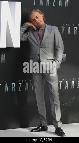 LONDON - 5. Juli 2016: Christoph Waltz besucht die Europa-Premiere von die Legende von Tarzan im Odeon Leicester Square auf Stockfoto