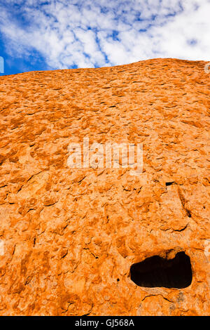 Detailansicht des Uluru im Uluru-Kata Tjuta National Park. Stockfoto