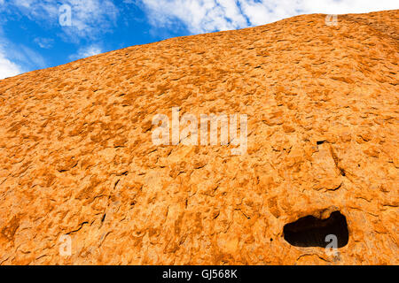 Detailansicht der Uluru, auch Ayers Rock im Uluru-Kata Tjuta National Park genannt. Stockfoto