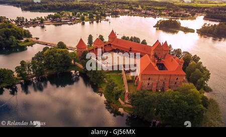 Trakai, Litauen: Insel Burg in den Sonnenuntergang. Historische Residenz in der Hauptstadt des Großfürstentums Litauen, befindet sich in Gal Stockfoto