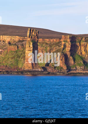 dh Old Man of Hoy HOY ORKNEY Klippe uk Meer Stack Seacliff Schottland Sandsteinfelsen Stockfoto