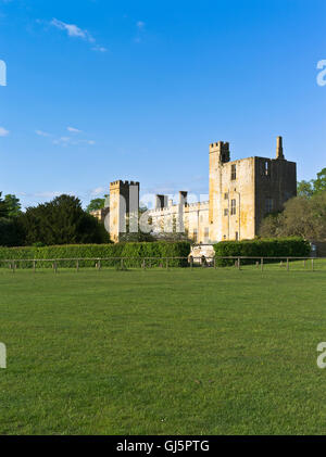 dh Sudeley Castle WINCHCOMBE GLOUCESTERSHIRE Parkland Fields Castle cotswold Castle england großbritannien cotswolds Stockfoto