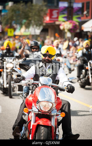 Mitglieder von den Sikh-Motorradclub in der jährlichen Squamish Logger Day Parade. Stockfoto