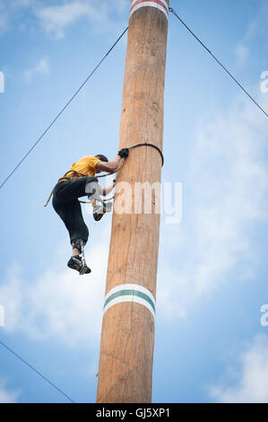 Brian Bartow im freien Klettern Ereignis.  Die Squamish Holzfäller Tag Logger Sport-Event. Stockfoto