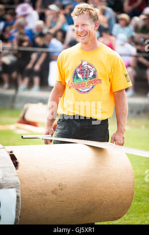 Ein Wettbewerber in den offenen Ruckeln Doppelveranstaltung.  Die Squamish Holzfäller Tag Logger Sport-Event. Stockfoto