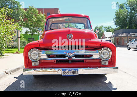 Leuchtend rote Vintage Ford F100 Pickup Stockfoto