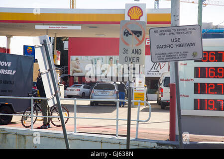 Shell und Coles express Tankstelle auf dem pacific Highway in North Sydney, Australien Stockfoto