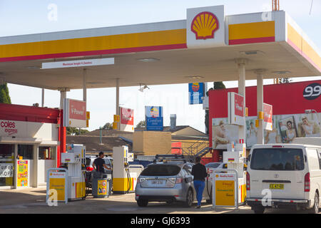 Shell und Coles express Tankstelle auf dem pacific Highway in North Sydney, Australien Stockfoto