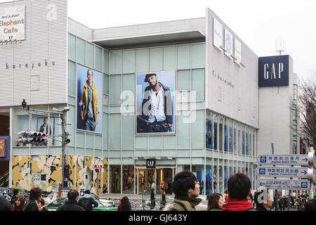 Lücke-Shop an der berühmten Kreuzung der Meiji Dori Strasse und Omotesando Avenue.  © Paul Quayle Stockfoto