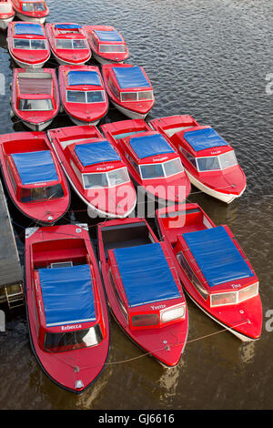 Ausflugsboote am Fluss Ouse, York, England, UK Stockfoto