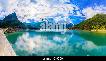 Panorama von hydroelektrische Damm am See Emosson in der Nähe Städte Chamonix (Frankreich) und Finhaut (Schweiz) in Schweizer Alpen Stockfoto