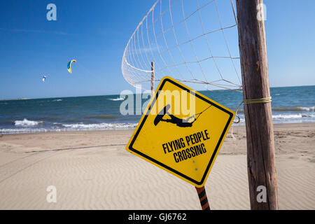 Kite-Surfer Warnschild am Maviri Strand in der Nähe von Topolobampo, Sinaloa, Mexiko. Stockfoto