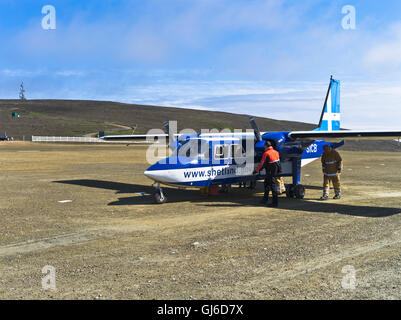 dh Fair Isle Flughafen FAIR ISLE SHETLAND Directflights islander Vorbereitung zum Start schottland Kleinflugzeug uk geparkte Start- und Landebahn Stockfoto