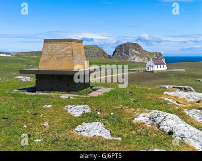 dh FAIR ISLE SHETLAND dekorative Sitzbank Sitz weiße Kirche Sheep Rock Stockfoto