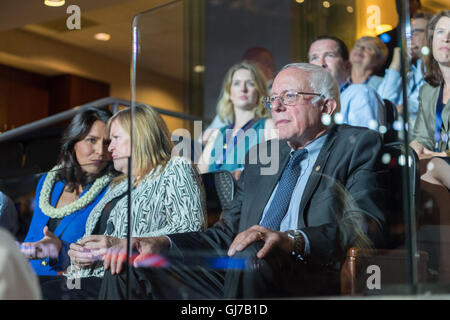 Senator Bernie Sanders Uhren der Appell am 2. Tag der Democratic National Convention im Wells Fargo Center stimmen, 26. Juli 2016 in Philadelphia, Pennsylvania. Stockfoto