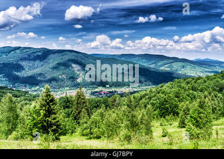 HDR-Ansichten während bergauf Makovytsya Ukraine Stockfoto