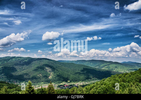 HDR-Ansichten während bergauf Makovytsya Ukraine Stockfoto