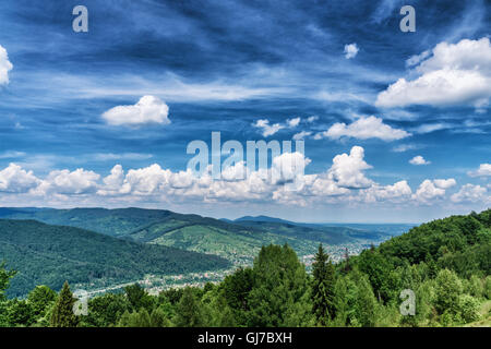 HDR-Ansichten während bergauf Makovytsya Ukraine Stockfoto