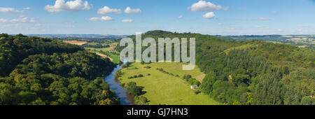 Schöne englische Landschaft in das Wye Valley und River Wye England Panorama Stockfoto