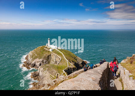Touristen im Süden zu stapeln, Leuchtturm, Anglesey, Wales, UK Stockfoto
