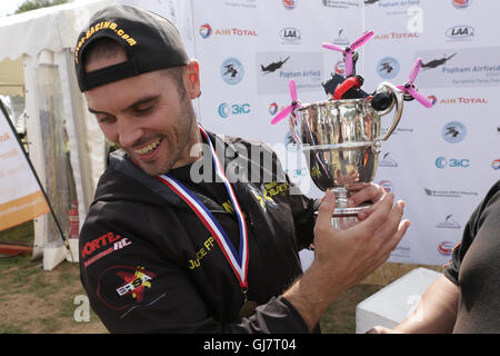 Drohne Racing Queen Cup 2016.   Drohne-Racer-Piloten an der Flightline vorbereiten Flug vor dem Rennen Stockfoto