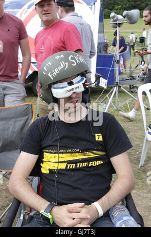 Drohne Racing Queen Cup 2016.  Drohne Racer pilot Carlos Costa an der Flightline Flug vorbereiten. Stockfoto