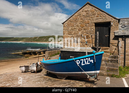 Fischerboote an Sennen Cove in Cornwall, England, Großbritannien Stockfoto