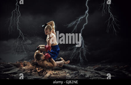 Box-Kämpfer Trainning im Freien. Mixed-media Stockfoto