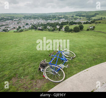 Mercian Tandem auf einem Hügel oberhalb von Ulverston, Cumbria, UK. Stockfoto