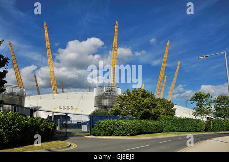 Die O2 Arena, Greenwich, South East London, Großbritannien, von Südwesten aus gesehen, am Waterview Drive Stockfoto