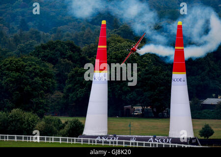 Ascot, Berkshire, UK. 13. August 2016. Challenger Cup bei der Red Bull Air Race 2016 in Ascot-Stadion auf der 13.08.2016. Bildnachweis: Dominika Zarzycka/Alamy Live-Nachrichten Stockfoto