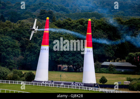 Ascot, Berkshire, UK. 13. August 2016. Challenger Cup bei der Red Bull Air Race 2016 in Ascot-Stadion auf der 13.08.2016. Bildnachweis: Dominika Zarzycka/Alamy Live-Nachrichten Stockfoto