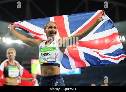 Rio De Janeiro, Brasilien. 13. August 2016. Jessica Ennis-Hill von Großbritannien feiert nach dem 800m von der Frauen Siebenkampf an den athletischen, Leichtathletik-Veranstaltungen während der Rio 2016 Olympischen Spiele im Olympiastadion in Rio De Janeiro, Brasilien, 13. August 2016. Foto: Michael Kappeler/Dpa/Alamy Live News Stockfoto