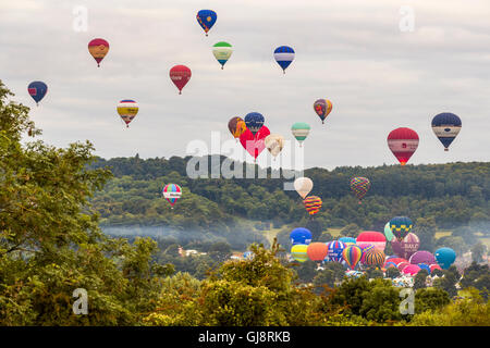 Bristol, UK. 14. August 2016. Morgen Masse Aufstieg am Bristol International Balloon Fiesta 2016, England, Vereinigtes Königreich, Europa. Bildnachweis: Sebastian Wasek/Alamy Live-Nachrichten Stockfoto