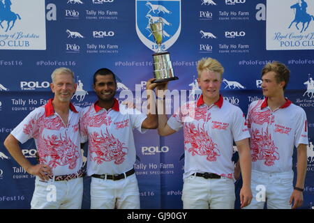 Ascot, Berkshire, UK. 14. August 2016. 2 Ziel-Turnier-Finale wurde zwischen asiatischer Kunst und Emsworth Polo Gelände Credit: Uwe Deffner/Alamy Live News Stockfoto