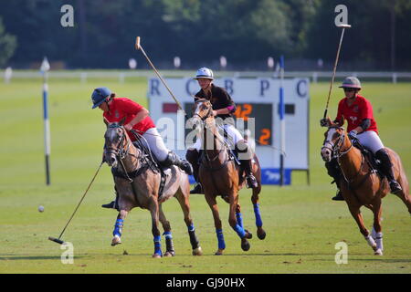 Ascot, Berkshire, UK. 14. August 2016. Das Damen-Turnier gewann La Brava Poloschule verlassen den zweiten Platz zu passen 4 Polo Kredit: Uwe Deffner/Alamy Live News Stockfoto