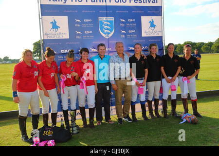 Ascot, Berkshire, UK. 14. August 2016. Das Damen-Turnier gewann La Brava Poloschule verlassen den zweiten Platz zu passen 4 Polo Kredit: Uwe Deffner/Alamy Live News Stockfoto