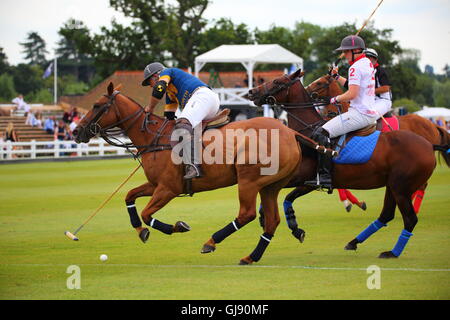 Ascot, Berkshire, UK. 14. August 2016. 2 Ziel-Turnier-Finale wurde zwischen asiatischer Kunst und Emsworth Polo Gelände Credit: Uwe Deffner/Alamy Live News Stockfoto